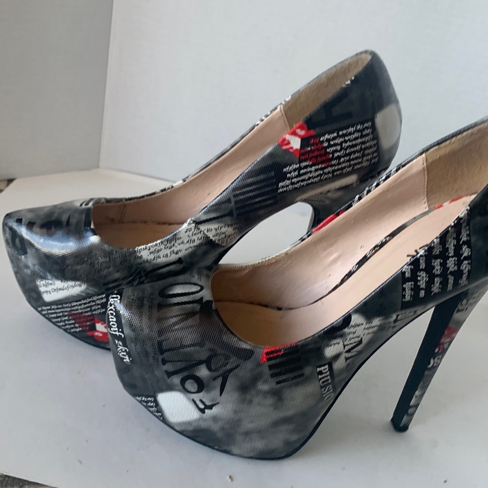 Bumper pumps heels size 8.